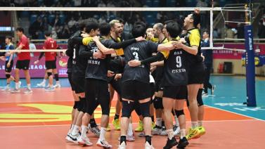 火箭哈登末节三分绝杀国王