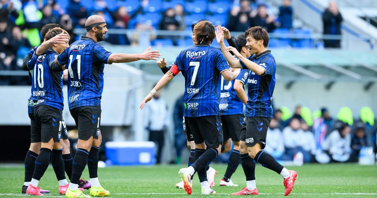 欧冠赛场精彩瞬间：巴萨主场2-0取胜,